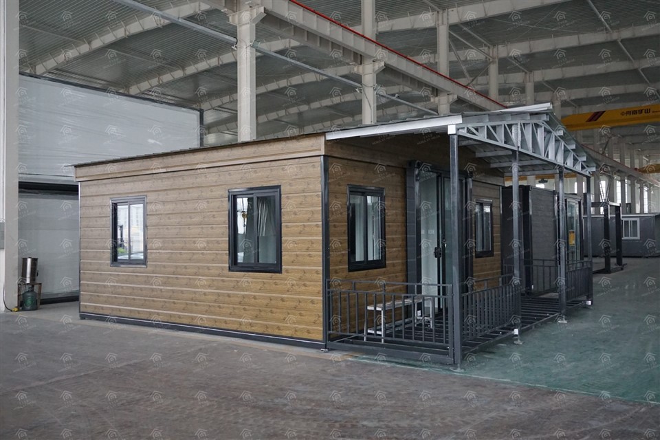 منزل حاوية قابل للتوسيع مع سطح على السطح